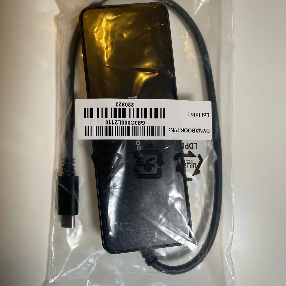 Dynabook usb-c / HDMI / vga travel adapter